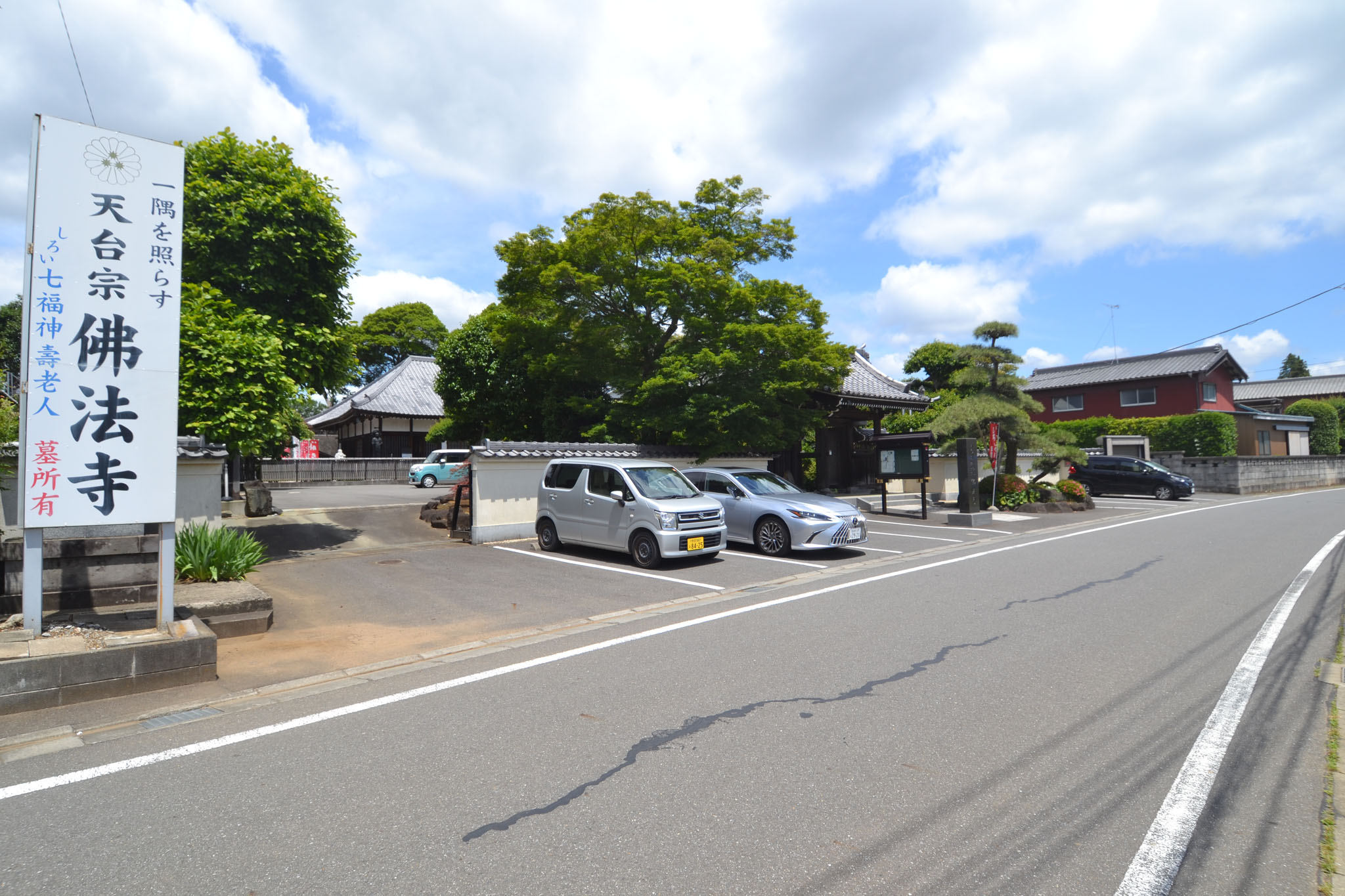 広々とした駐車場